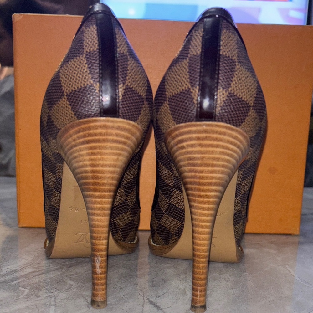 Louis Vuitton Black and Brown Peep-Toe Heels - Picture 2 of 6